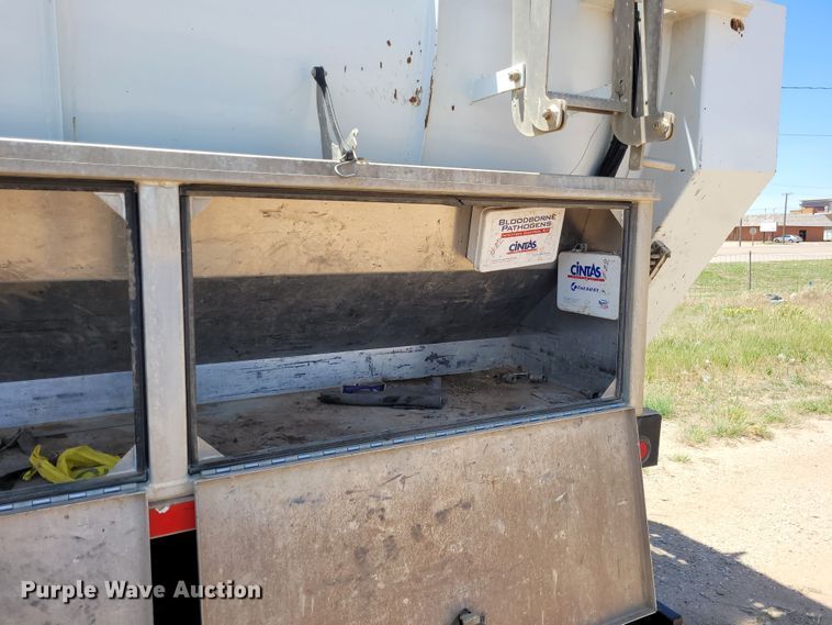 image for item FC9155 2015 Kenworth T800  hydrovac truck