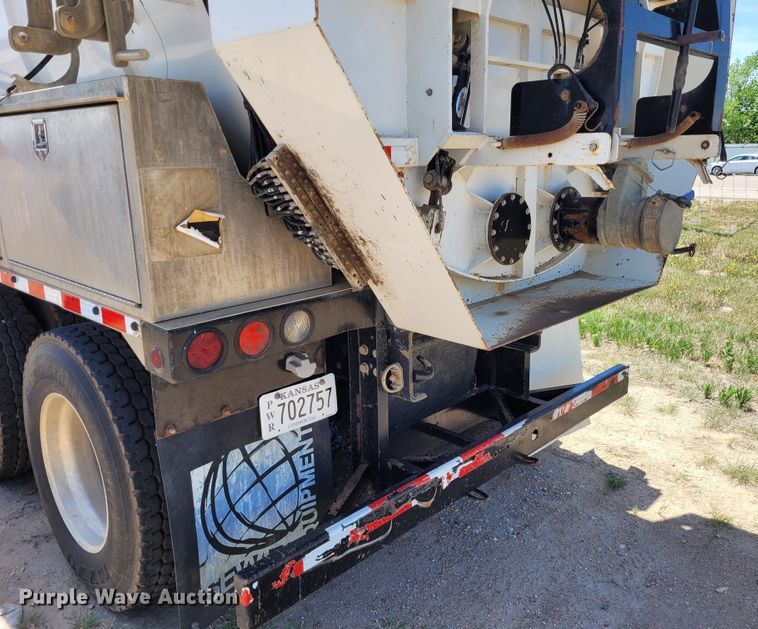 image for item FC9155 2015 Kenworth T800  hydrovac truck