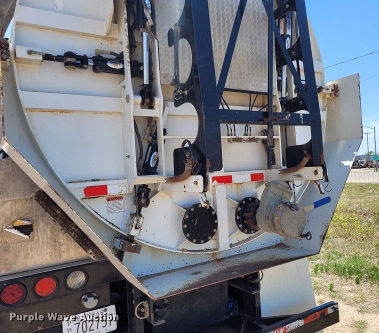 image for item FC9155 2015 Kenworth T800  hydrovac truck