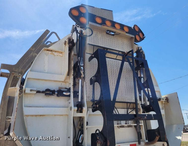 image for item FC9155 2015 Kenworth T800  hydrovac truck