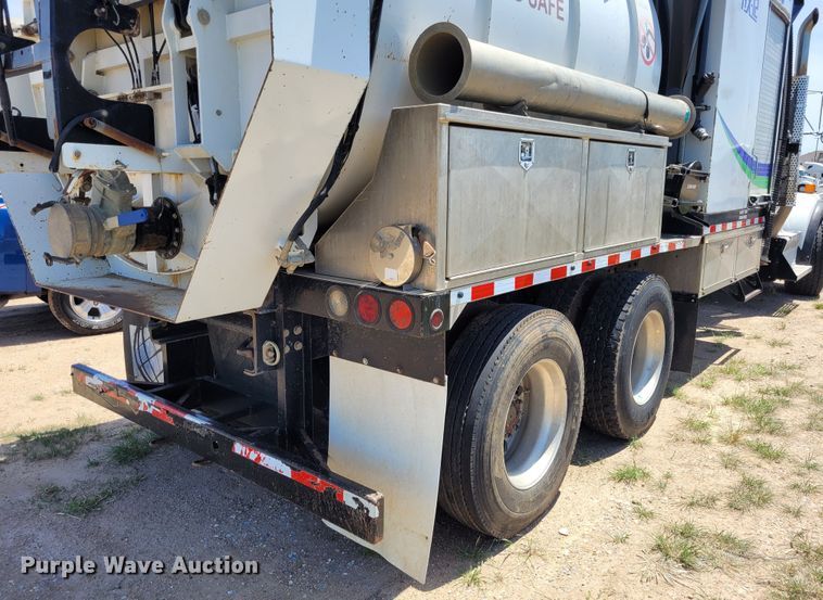 image for item FC9155 2015 Kenworth T800  hydrovac truck