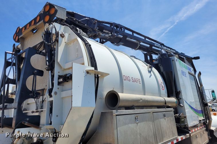 image for item FC9155 2015 Kenworth T800  hydrovac truck