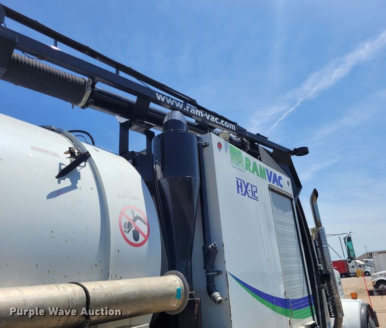 image for item FC9155 2015 Kenworth T800  hydrovac truck