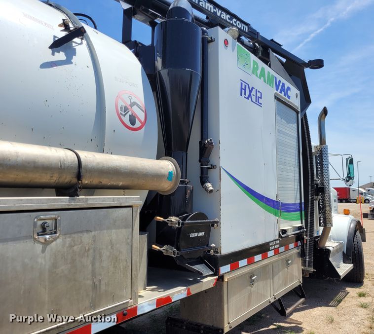 image for item FC9155 2015 Kenworth T800  hydrovac truck