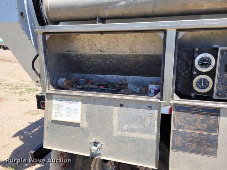 image for item FC9155 2015 Kenworth T800  hydrovac truck