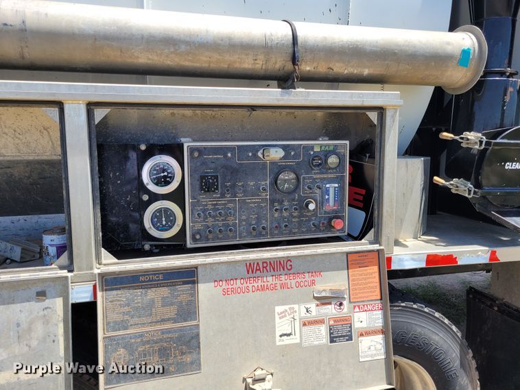 image for item FC9155 2015 Kenworth T800  hydrovac truck