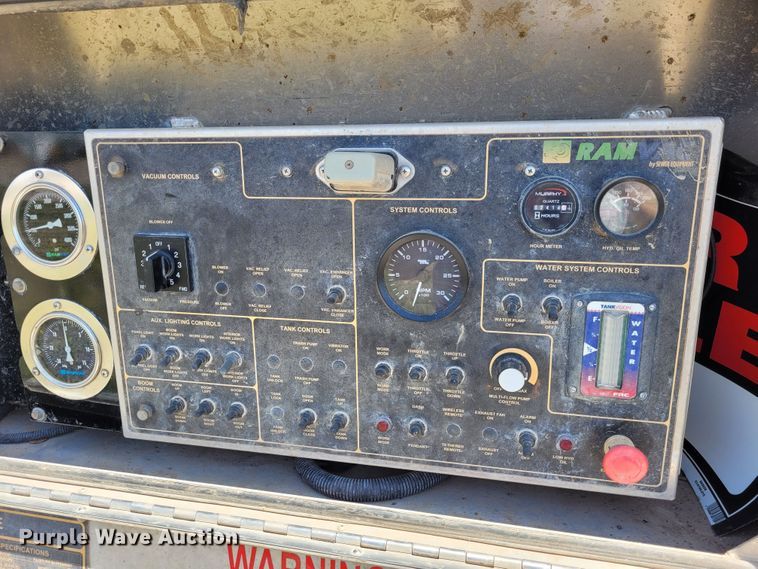 image for item FC9155 2015 Kenworth T800  hydrovac truck