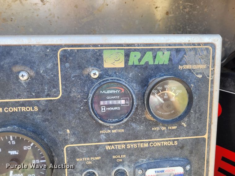 image for item FC9155 2015 Kenworth T800  hydrovac truck