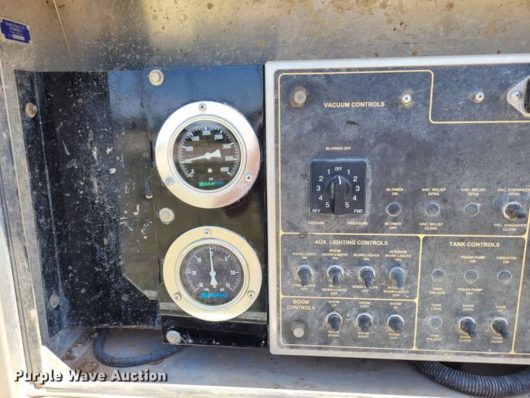 image for item FC9155 2015 Kenworth T800  hydrovac truck