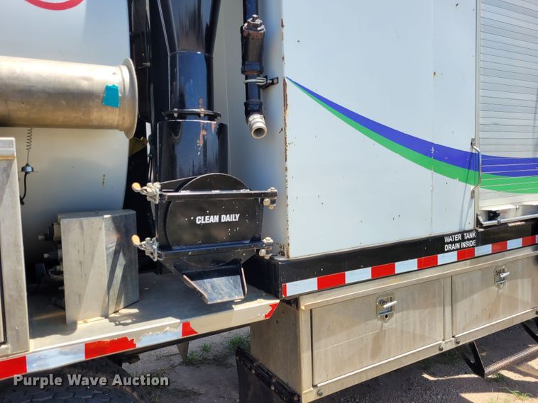 image for item FC9155 2015 Kenworth T800  hydrovac truck