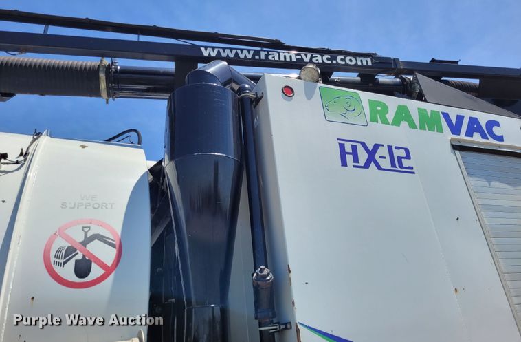 image for item FC9155 2015 Kenworth T800  hydrovac truck