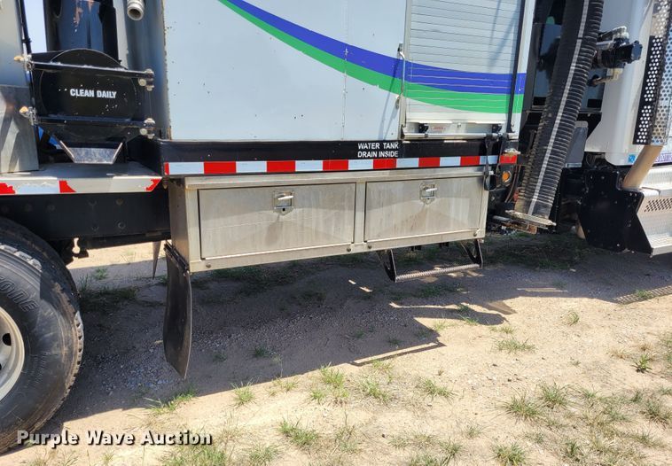 image for item FC9155 2015 Kenworth T800  hydrovac truck