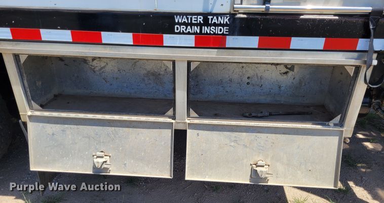 image for item FC9155 2015 Kenworth T800  hydrovac truck