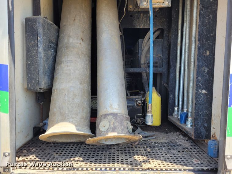 image for item FC9155 2015 Kenworth T800  hydrovac truck