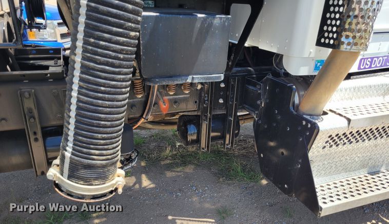 image for item FC9155 2015 Kenworth T800  hydrovac truck