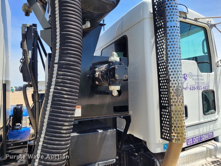 image for item FC9155 2015 Kenworth T800  hydrovac truck