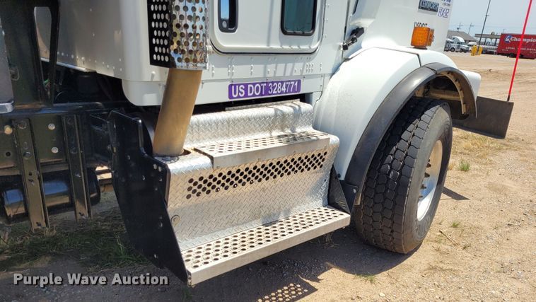 image for item FC9155 2015 Kenworth T800  hydrovac truck