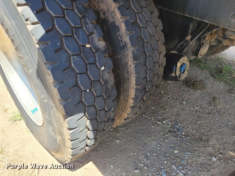 image for item FC9155 2015 Kenworth T800  hydrovac truck