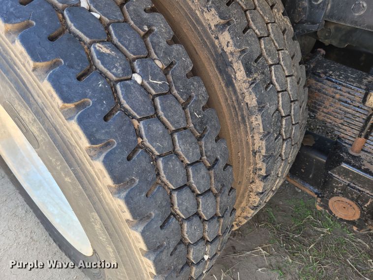 image for item FC9155 2015 Kenworth T800  hydrovac truck