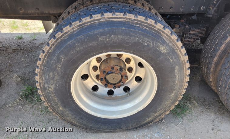 image for item FC9155 2015 Kenworth T800  hydrovac truck