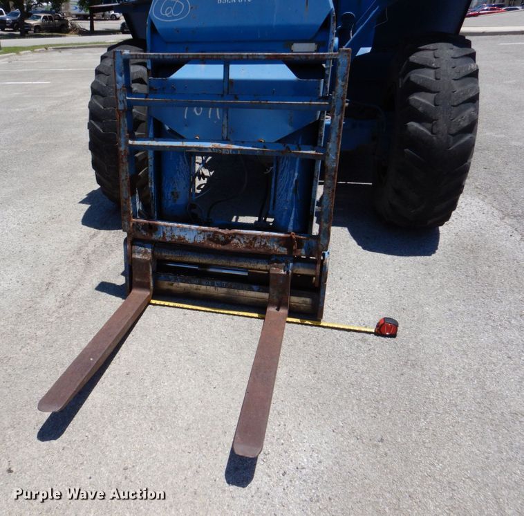 image for item HB9757 1992 SkyTrak 6000M  telehandler