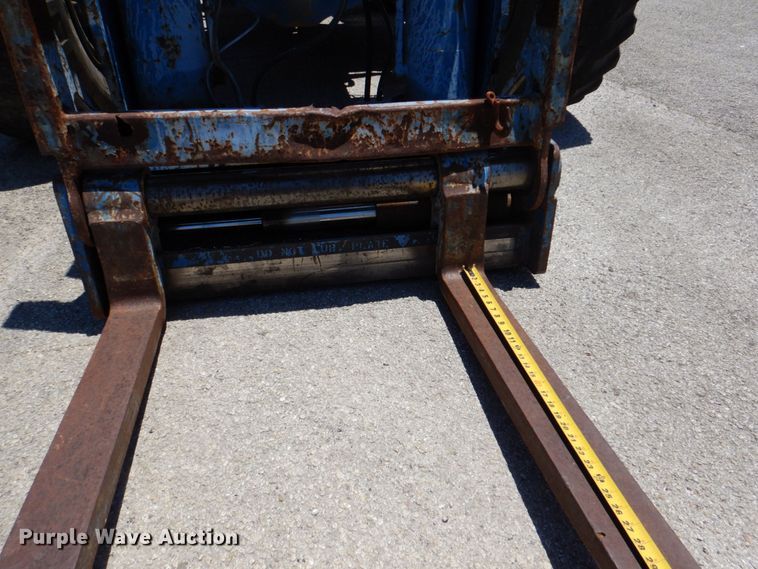 image for item HB9757 1992 SkyTrak 6000M  telehandler