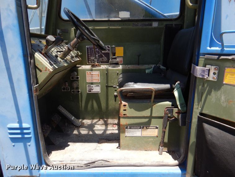 image for item HB9757 1992 SkyTrak 6000M  telehandler