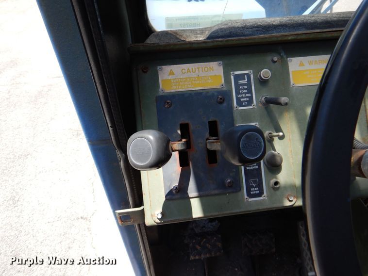 image for item HB9757 1992 SkyTrak 6000M  telehandler