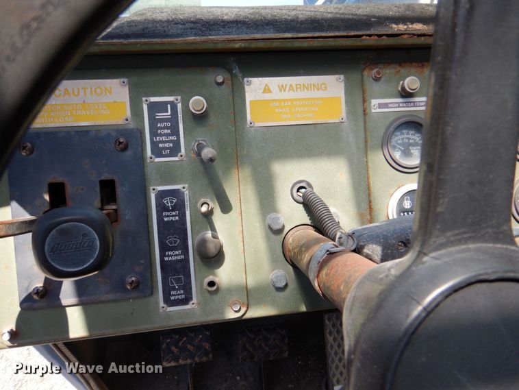 image for item HB9757 1992 SkyTrak 6000M  telehandler