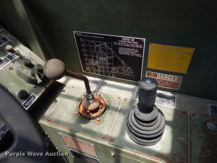 image for item HB9757 1992 SkyTrak 6000M  telehandler