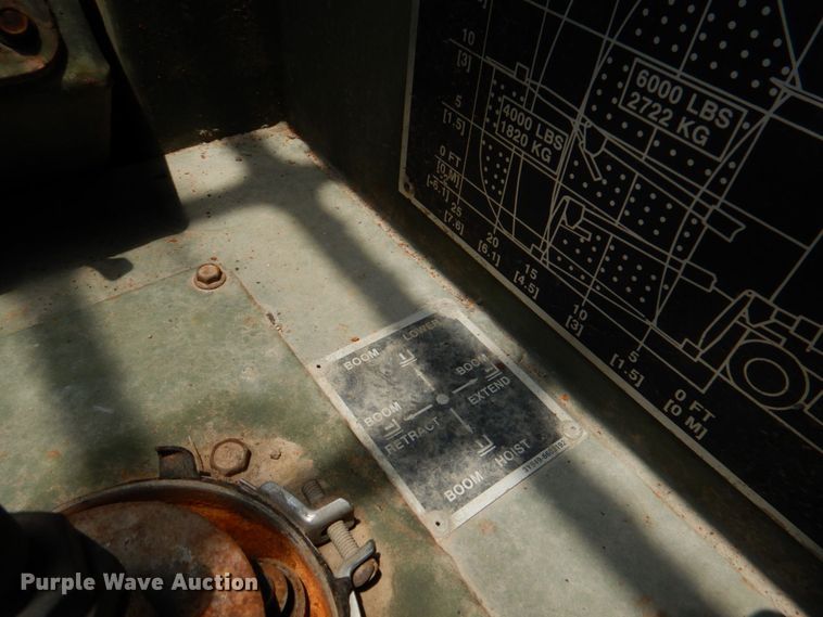 image for item HB9757 1992 SkyTrak 6000M  telehandler