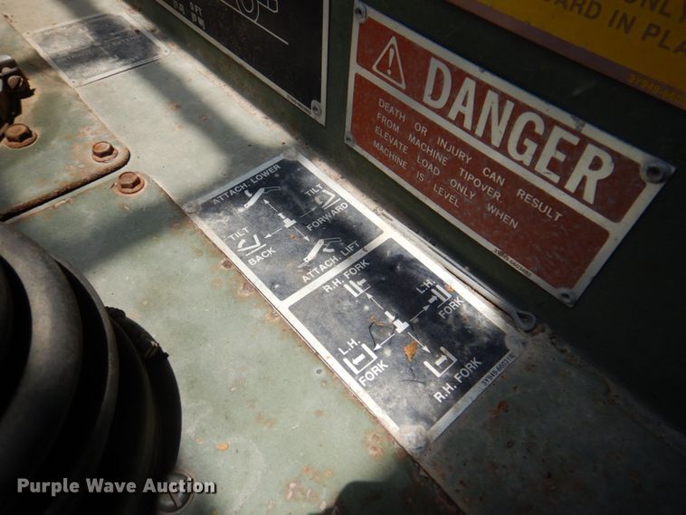 image for item HB9757 1992 SkyTrak 6000M  telehandler