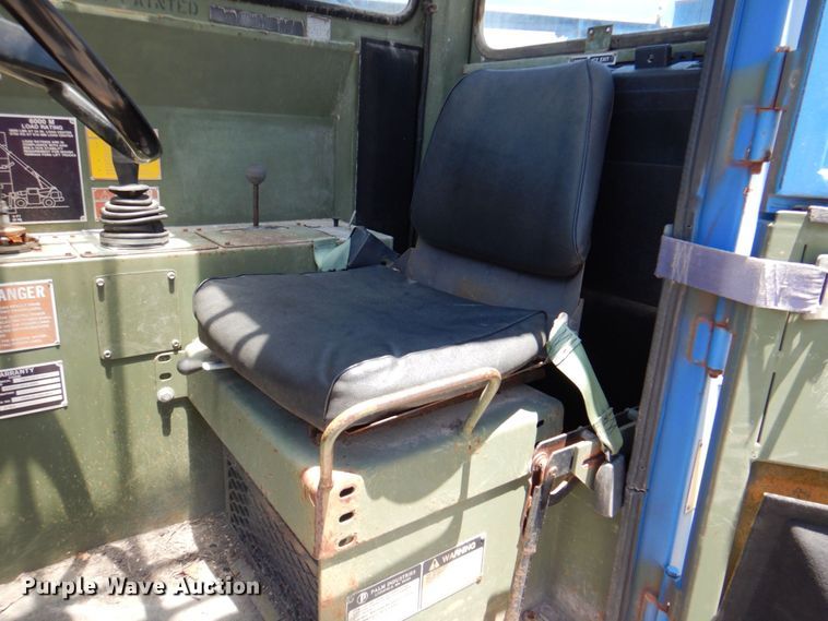 image for item HB9757 1992 SkyTrak 6000M  telehandler