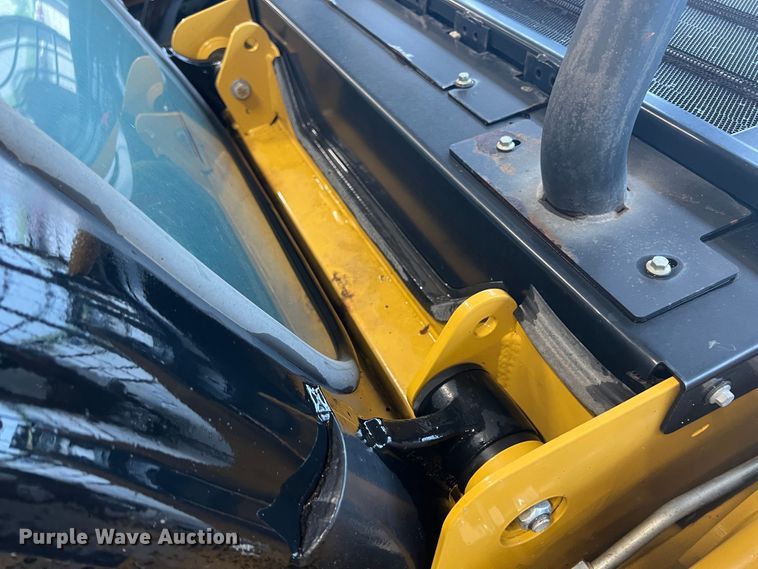 image for item HL9079 2018 Caterpillar 272D2  skid steer loader