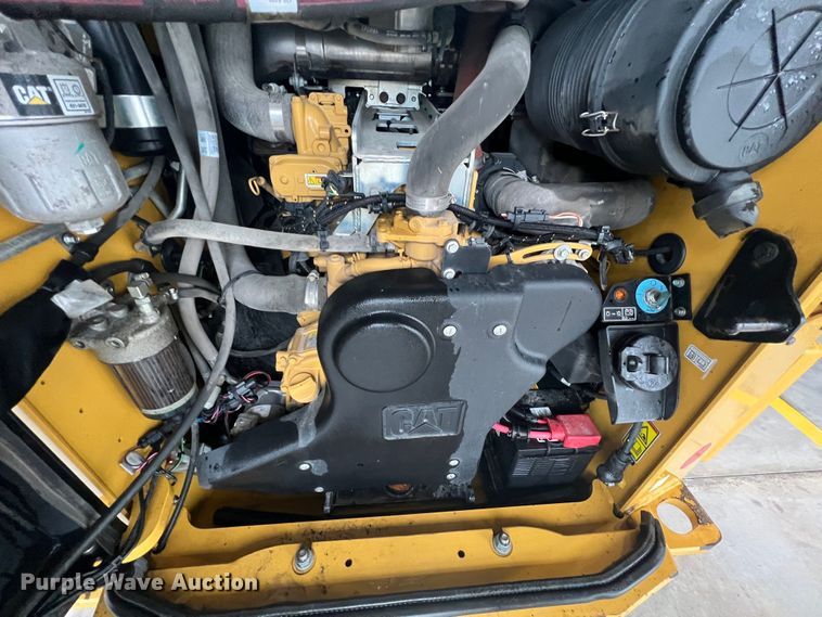 image for item HL9079 2018 Caterpillar 272D2  skid steer loader