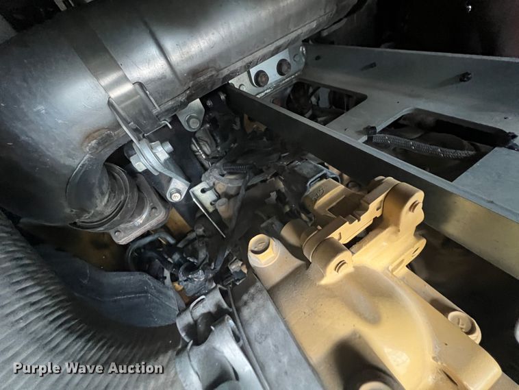 image for item HL9079 2018 Caterpillar 272D2  skid steer loader