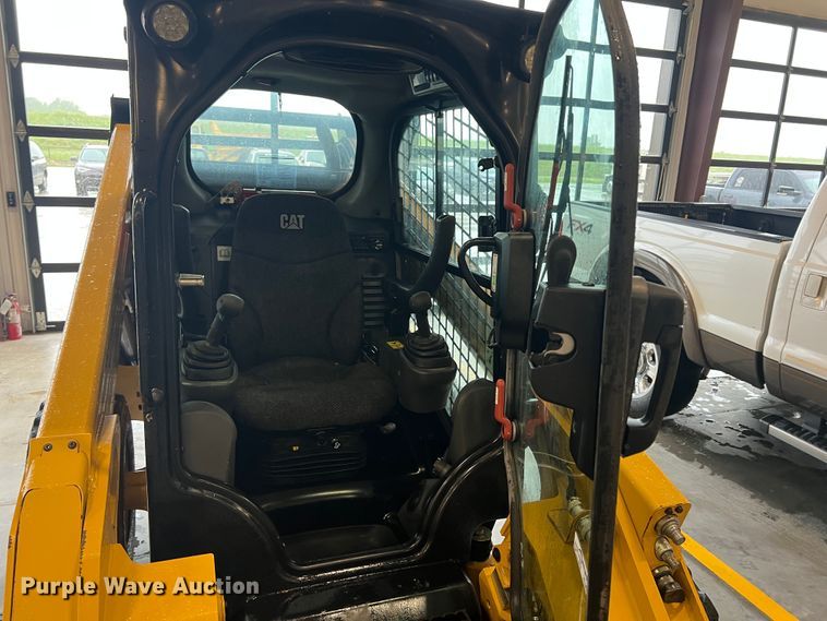 image for item HL9079 2018 Caterpillar 272D2  skid steer loader