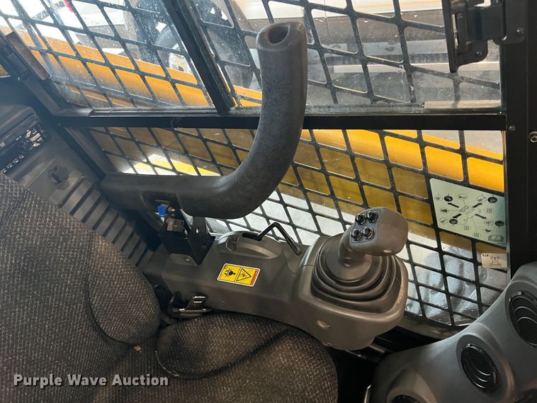 image for item HL9079 2018 Caterpillar 272D2  skid steer loader