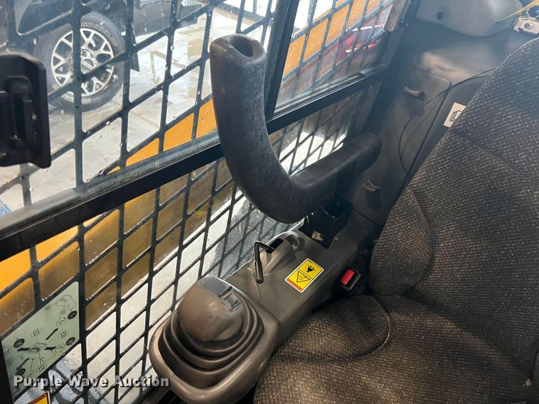 image for item HL9079 2018 Caterpillar 272D2  skid steer loader