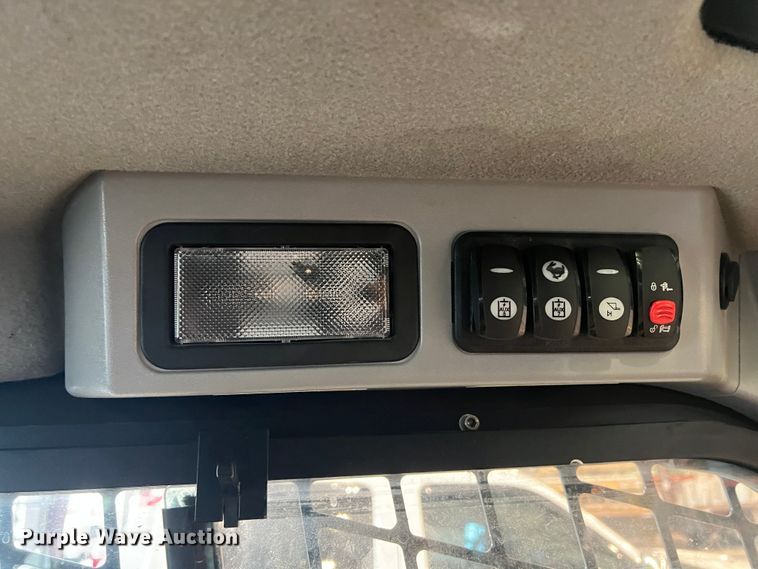 image for item HL9079 2018 Caterpillar 272D2  skid steer loader