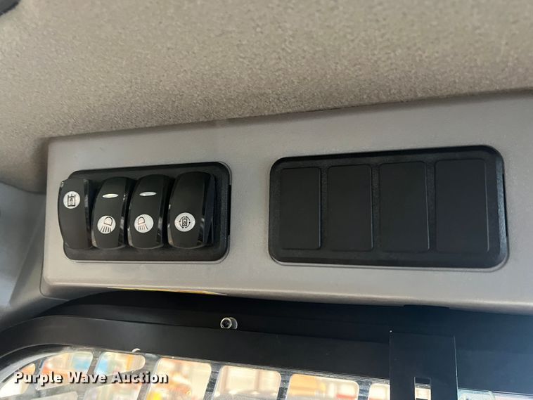 image for item HL9079 2018 Caterpillar 272D2  skid steer loader