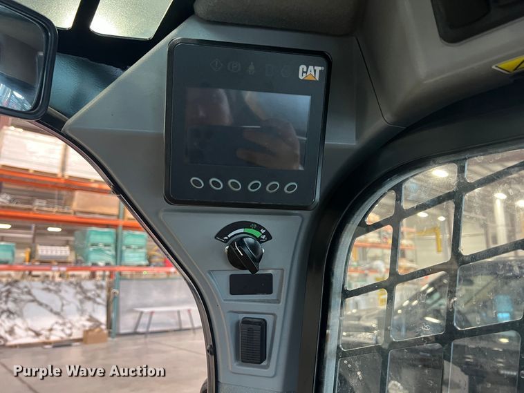 image for item HL9079 2018 Caterpillar 272D2  skid steer loader