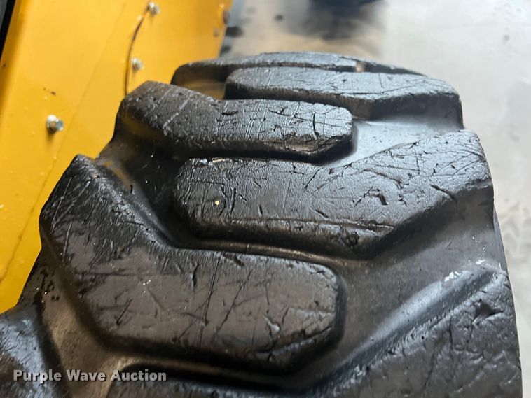 image for item HL9079 2018 Caterpillar 272D2  skid steer loader