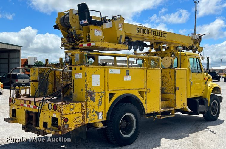 image for item HL9095 1995 International 4900  digger derrick truck