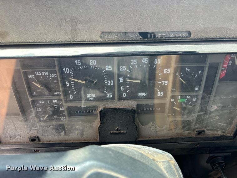 image for item HL9095 1995 International 4900  digger derrick truck