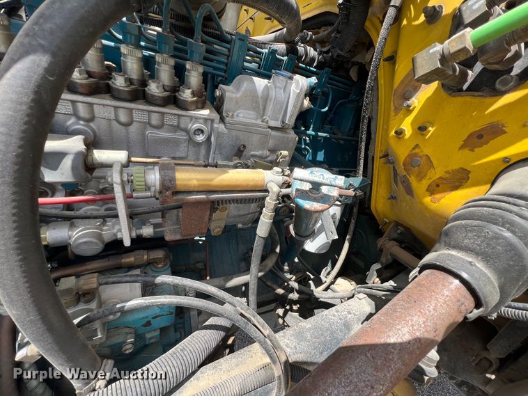 image for item HL9095 1995 International 4900  digger derrick truck