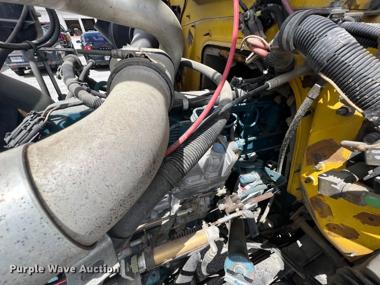 image for item HL9095 1995 International 4900  digger derrick truck