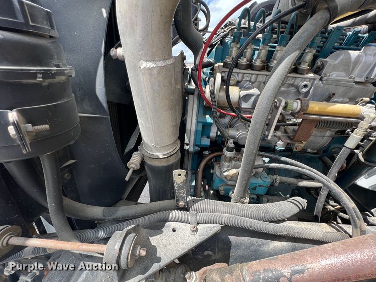 image for item HL9095 1995 International 4900  digger derrick truck