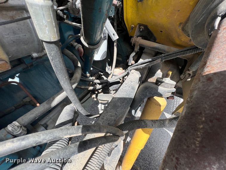 image for item HL9095 1995 International 4900  digger derrick truck