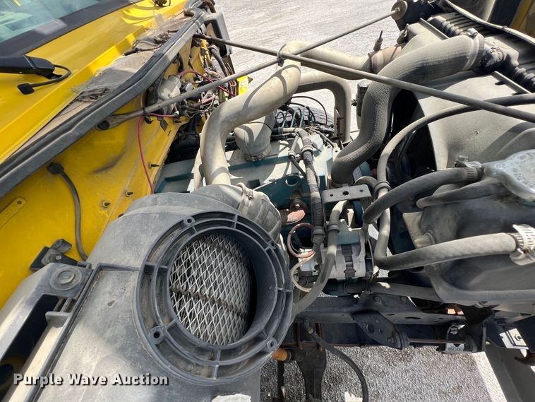 image for item HL9095 1995 International 4900  digger derrick truck